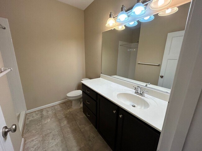 Building Photo - Waterfront Living at Its Finest in Norfolk, VA