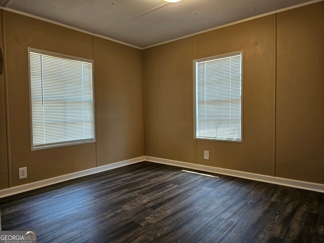 Building Photo - 647 Buck Creek Rd