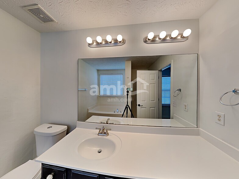 Building Photo - 218 Wild Flower Ln
