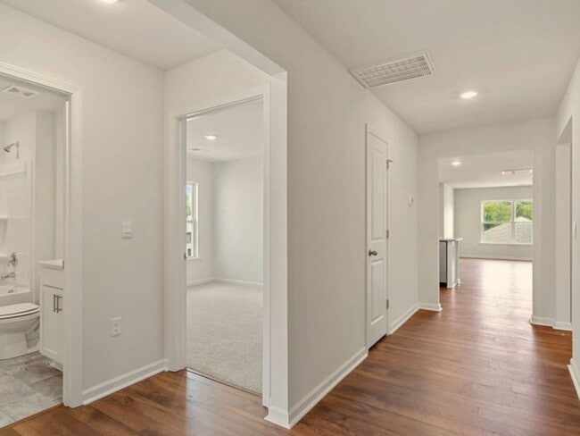 Building Photo - 605 Palmerston Dr