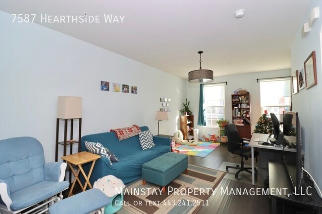 Building Photo - 3 Bedroom Townhome in Howard Square!