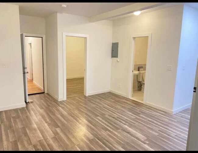 Building Photo - 357 Liberty St