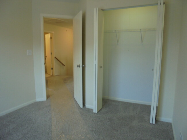 Building Photo - 615 Windsor Dr
