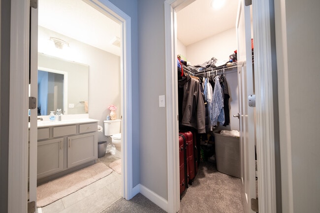 Building Photo - 6668 Coach House Ln