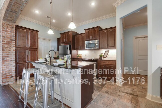 Building Photo - 308 Overbrook Dr
