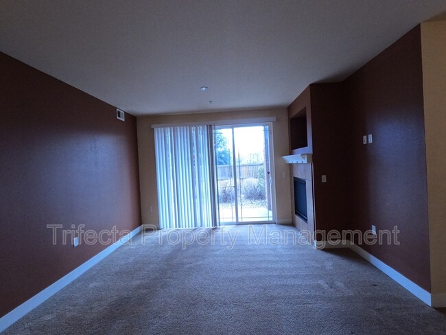 Building Photo - 2445 Windrow Dr