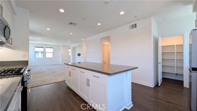 Building Photo - 231 Babson Ct
