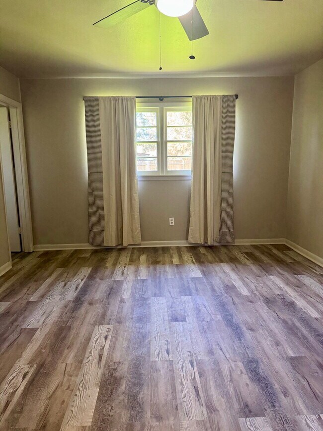 Building Photo - "Charming 3-Bedroom Gem with 2 Full Baths on 54th Street – Spacious 1,725 Sq Ft Haven in Lubbock!"