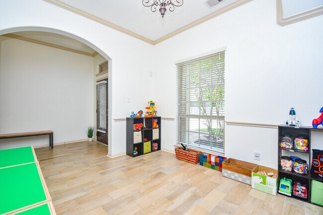 Building Photo - 16814 Ranger Ridge Dr