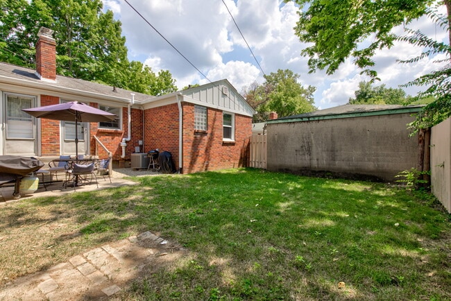 Building Photo - 4610 Rookwood Ave