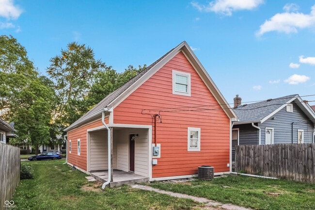 Building Photo - 117 N Sheffield Ave