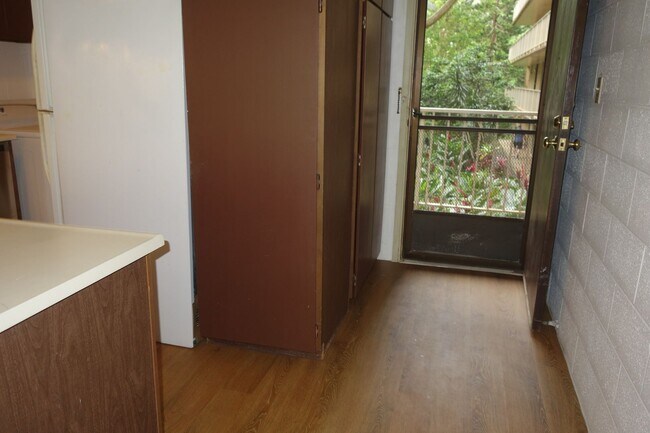 Building Photo - 2 bedroom, 1 bath, 2 parking in Waikalani Woodlands