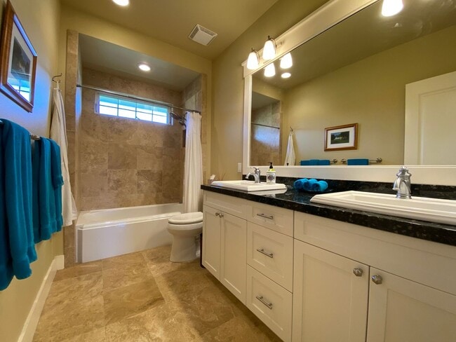 Building Photo - For Rent: Gorgeous 3 Bed, 2 Bath Custom Home & Large Lanai