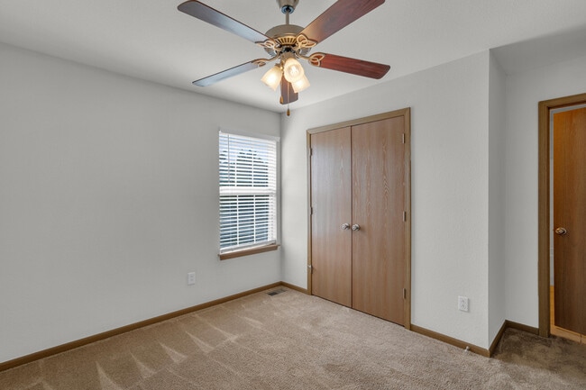 Building Photo - 601 Glenstone Dr