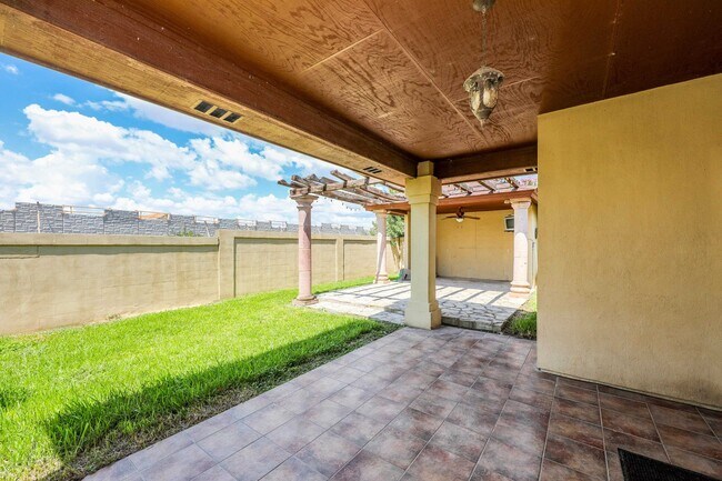 Building Photo - 6514 Grande Bay