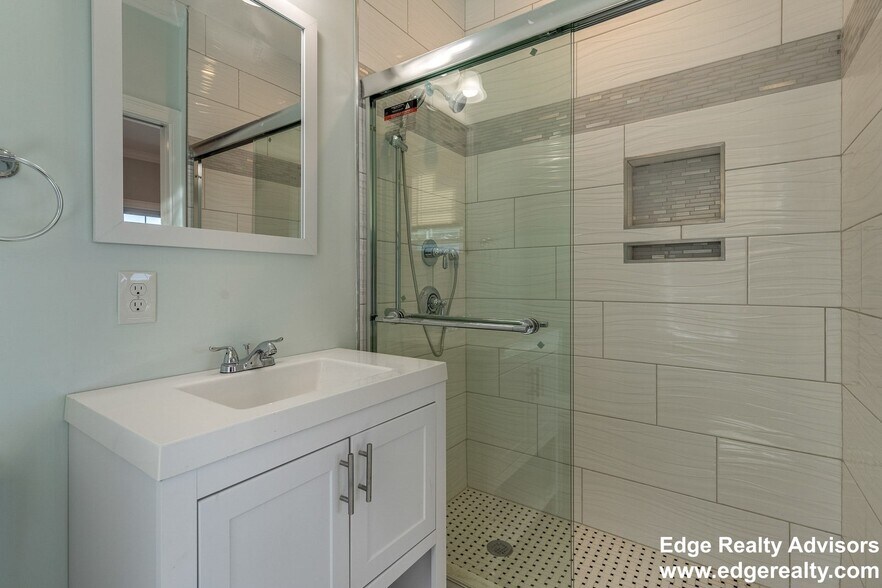 Building Photo - 130 Bigelow St