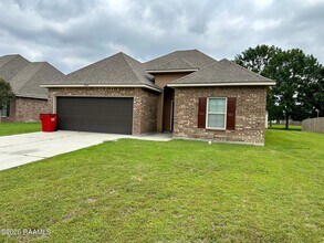 Building Photo - 42537 Wynstone Drive