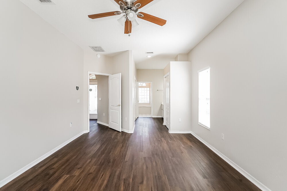 Building Photo - 8712 Cypress Lakes Blvd