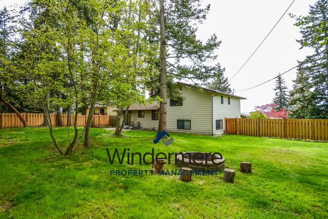 Building Photo - 3-bedroom, 2.5-bathroom With Private Beach Access