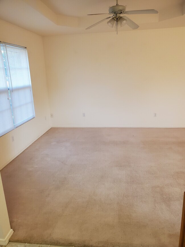 Building Photo - 512 Watson St