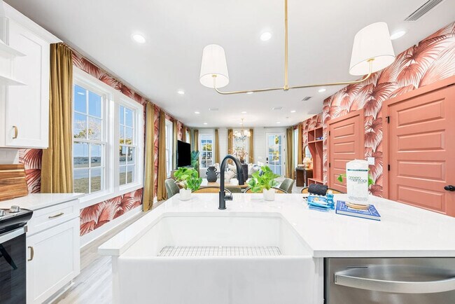 Building Photo - 19901 Charlie Claude Dr