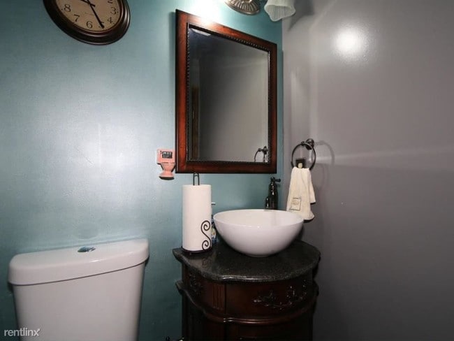 Building Photo - 3 br, 2.5 bath Condo - 2677  Montana Avenue