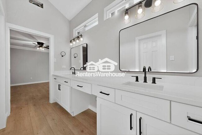 Building Photo - Renovated home in Plano Ready to Be Your Home