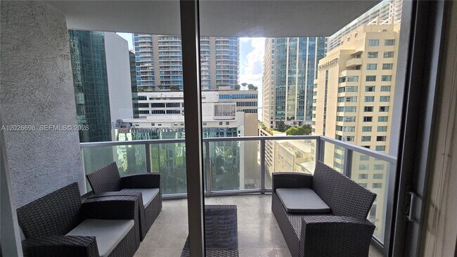 Building Photo - 1060 Brickell Ave