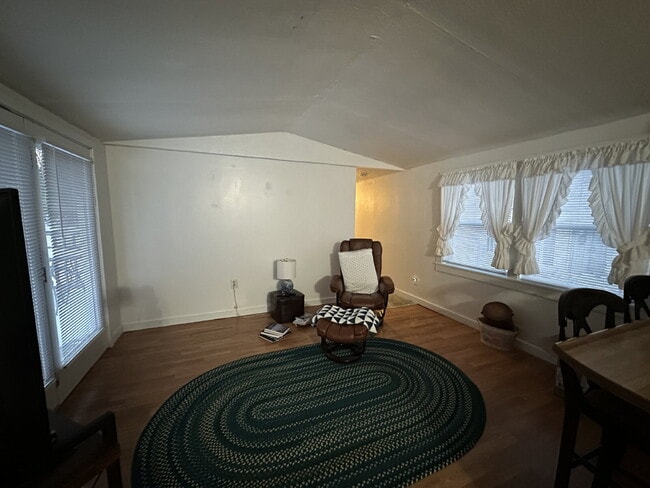 Building Photo - Single Family Home with Large Private Yard