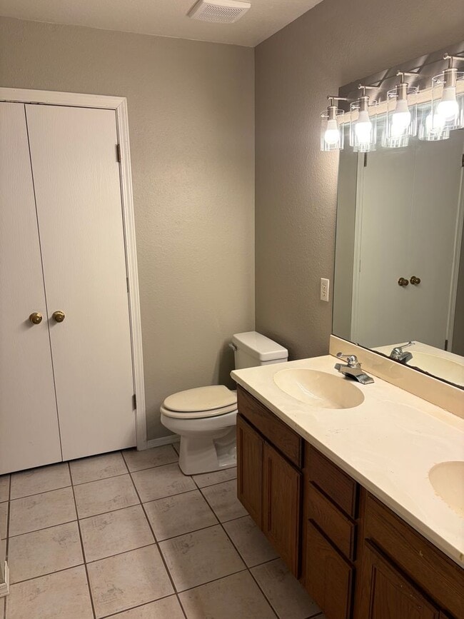 Building Photo - 1125 Grinnel Cir
