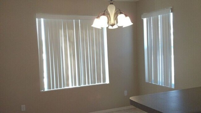 Building Photo - COMING SOON! Bright, Open Floorplan - Close to Freeways