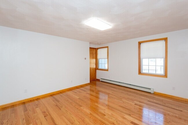 Building Photo - 19 Rosewood Dr