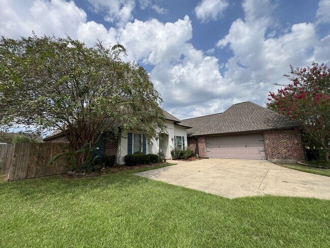 Building Photo - 7335 Oak View Dr.