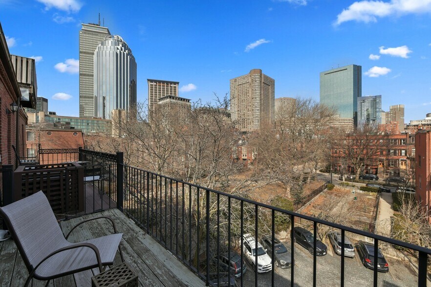 Building Photo - 219 W Newton St