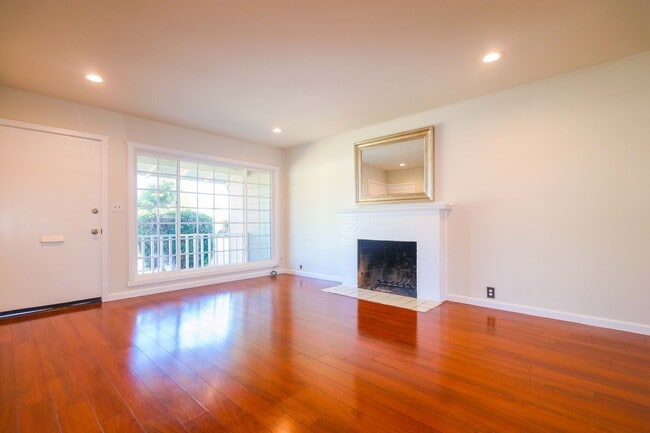 Building Photo - Charming 3 Bed, 2 bath in the East Foothills