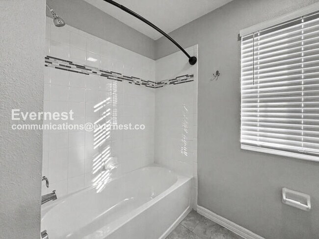 Building Photo - 5587 Sabal Dr