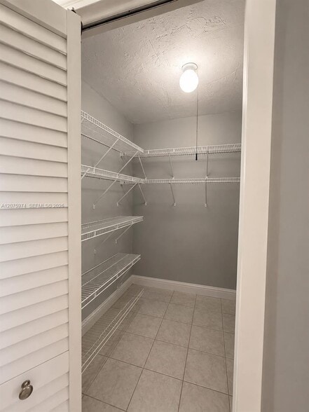 Building Photo - 9440 Fontainebleau Blvd