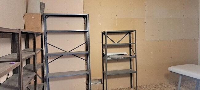 Building Photo - Larger 2 Bedroom home