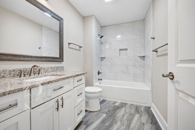 Building Photo - RENOVATED THREE BEDROOM IN ROSEWOOD