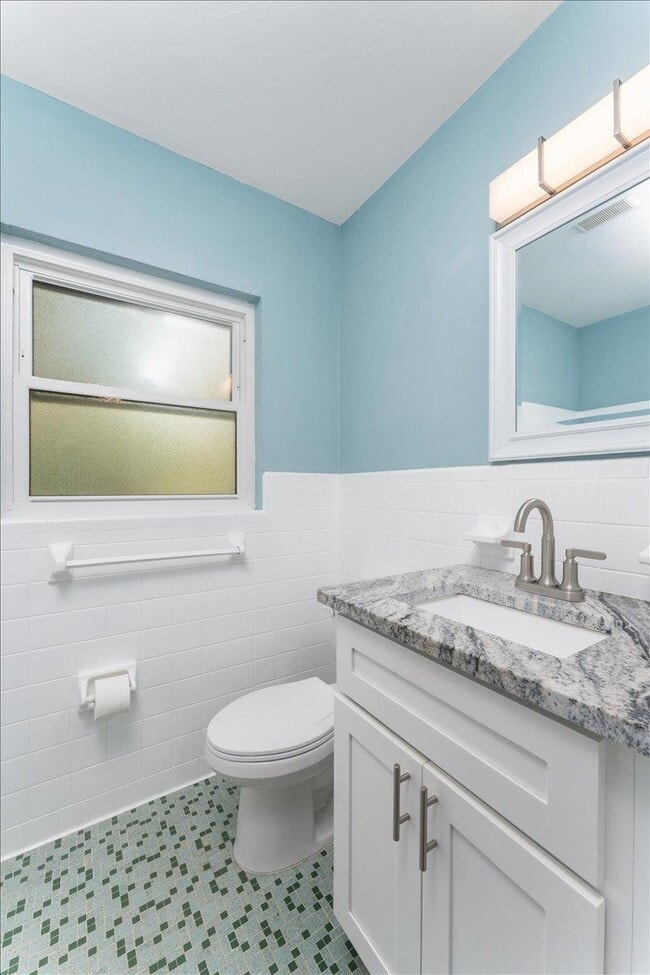 Building Photo - 1707 Hall Dr