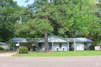 Building Photo - 702 Cypress Rd
