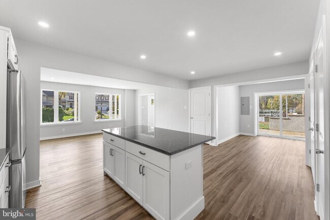 Building Photo - 151 Old Lincoln Hwy