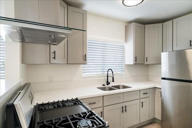 Building Photo - BELLA APARTMENTS: Beautiful 1 Bed - 1 Bath...