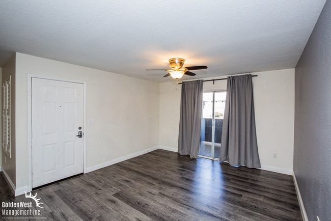 Building Photo - Stylish & Updated 1Bdm 1Ba Condo in Gated Community.