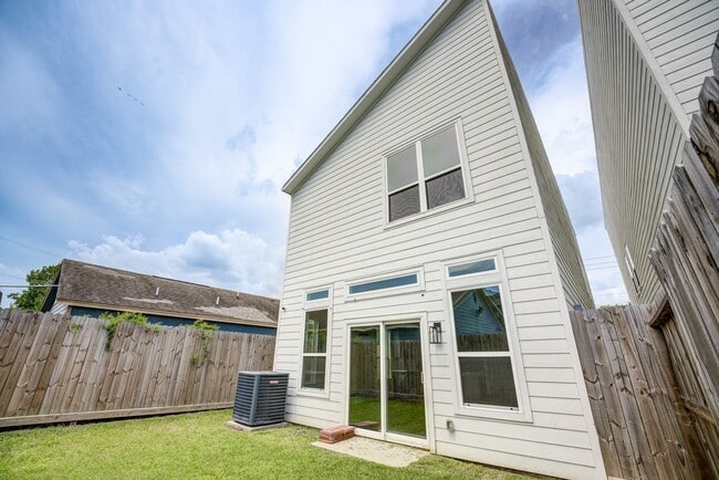 Building Photo - 7117 Tierwester St