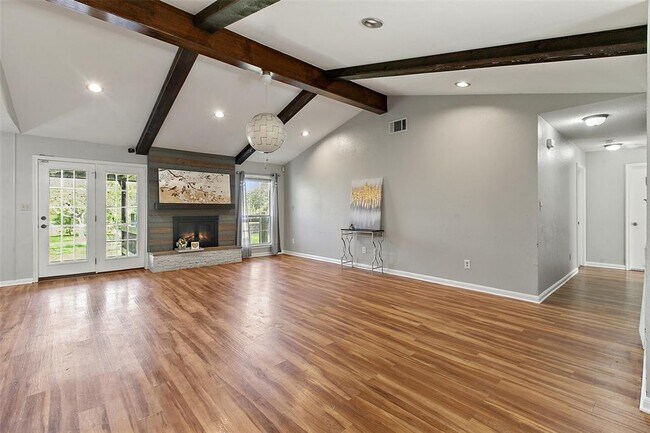 Building Photo - 124 Poplar Dr