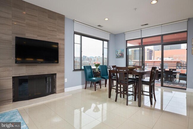 Building Photo - 1011 Arlington Blvd