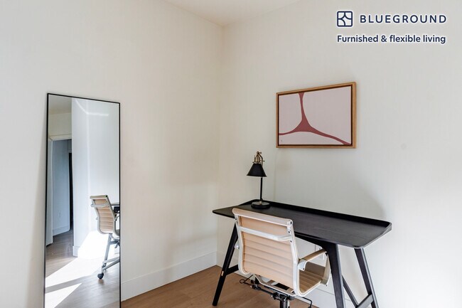 Building Photo - 10301 NE 10th St