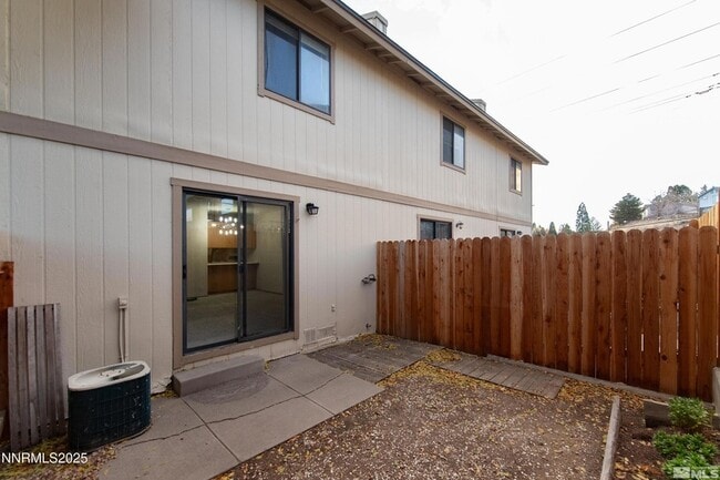 Building Photo - 4985 W 7th St