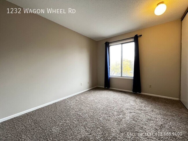 Building Photo - 3 Bed 3 Bath Townhome - 2 Car Attached Gar...